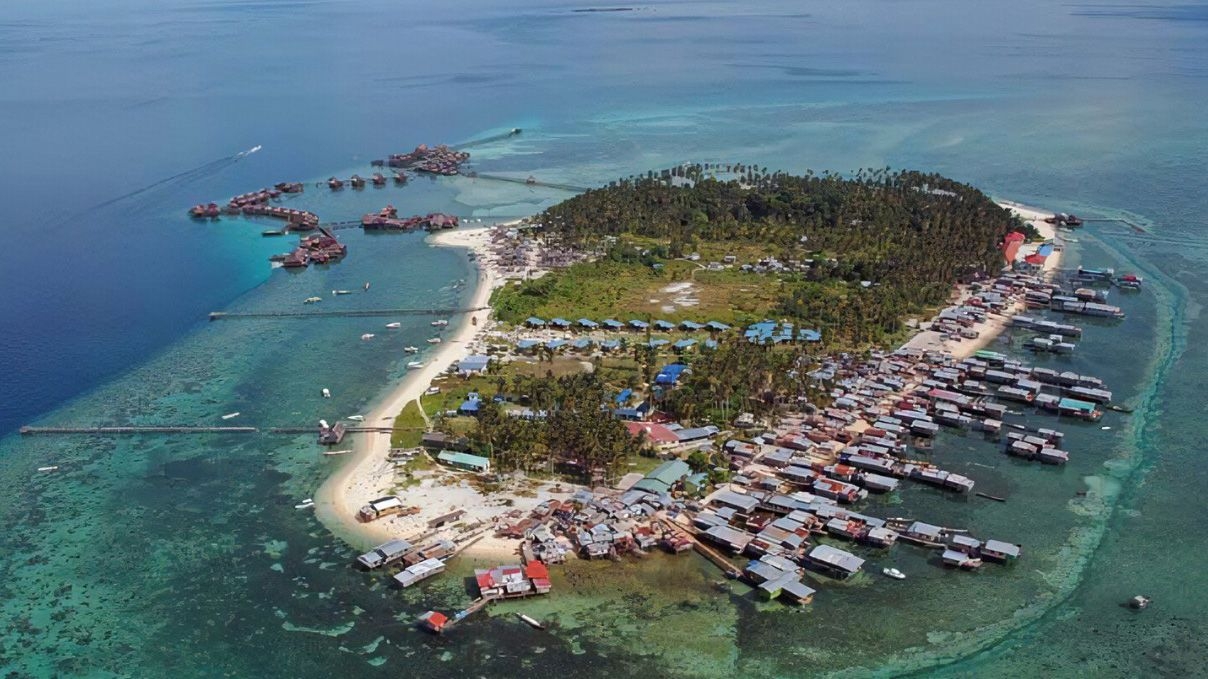 Mabul island in Semporna